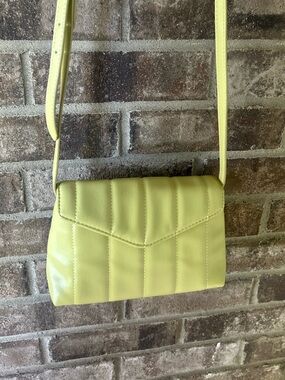 Universal Threads Quilted Crossbody Bag - Lightweight Everyday Shoulder Bag